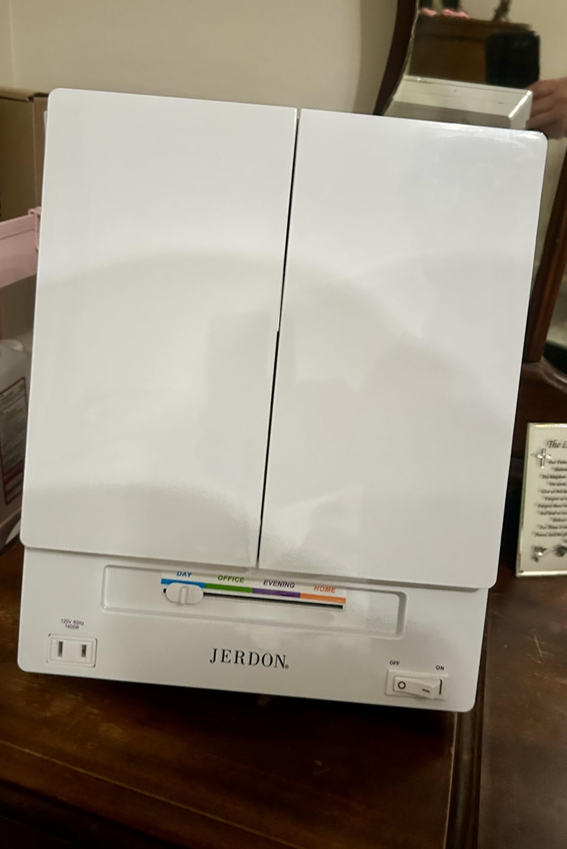 JERDON Tri-Fold Two-Sided Makeup Mirror with Lights - Vanity Mirror with 5X Magnification & Multiple Light Settings - White Base - Model JGL9W customer photo 1