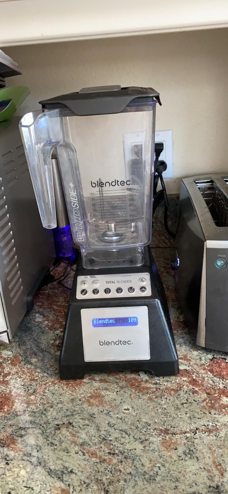 Blendtec Total Classic Original Blender with WildSide+ Jar (90 oz), Professional-Grade Power, 6 Pre-Programmed Cycles, 10-Speeds, Black customer photo 1
