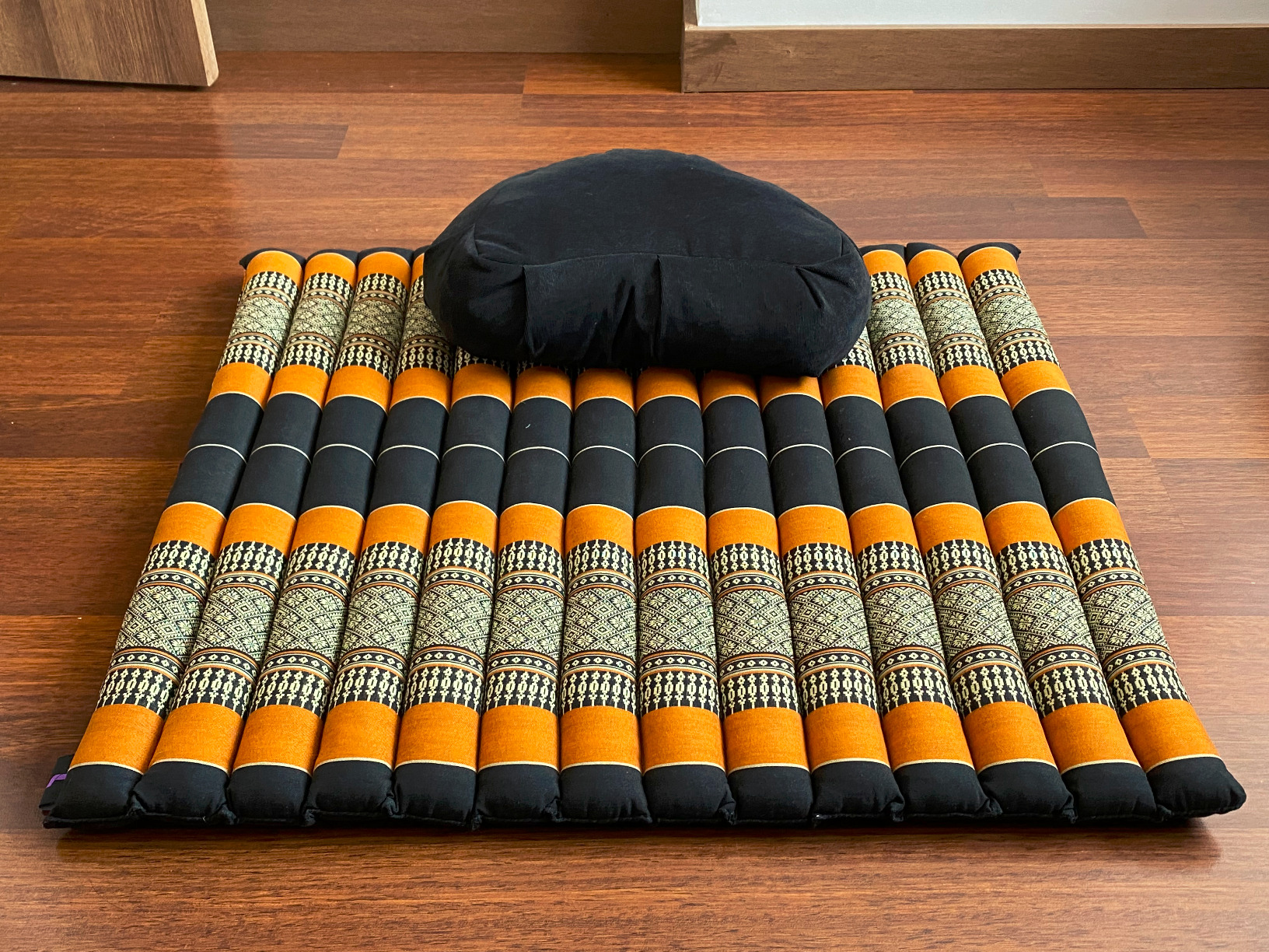 Leewadee Zabuton Seating Cushion - Square Floor Seat for Meditation Exercises, Light Yoga Mat Filled with Kapok customer photo 2