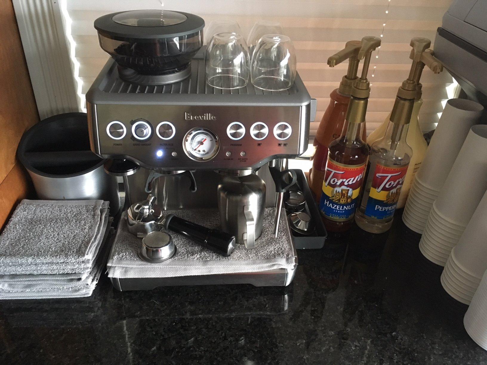 Breville BES870XL Barista Express Espresso Machine, Brushed Stainless Steel | Craft café-quality espresso shots, lattes and cappuccinos at home with this manual coffee maker with built-in grinder customer photo 1