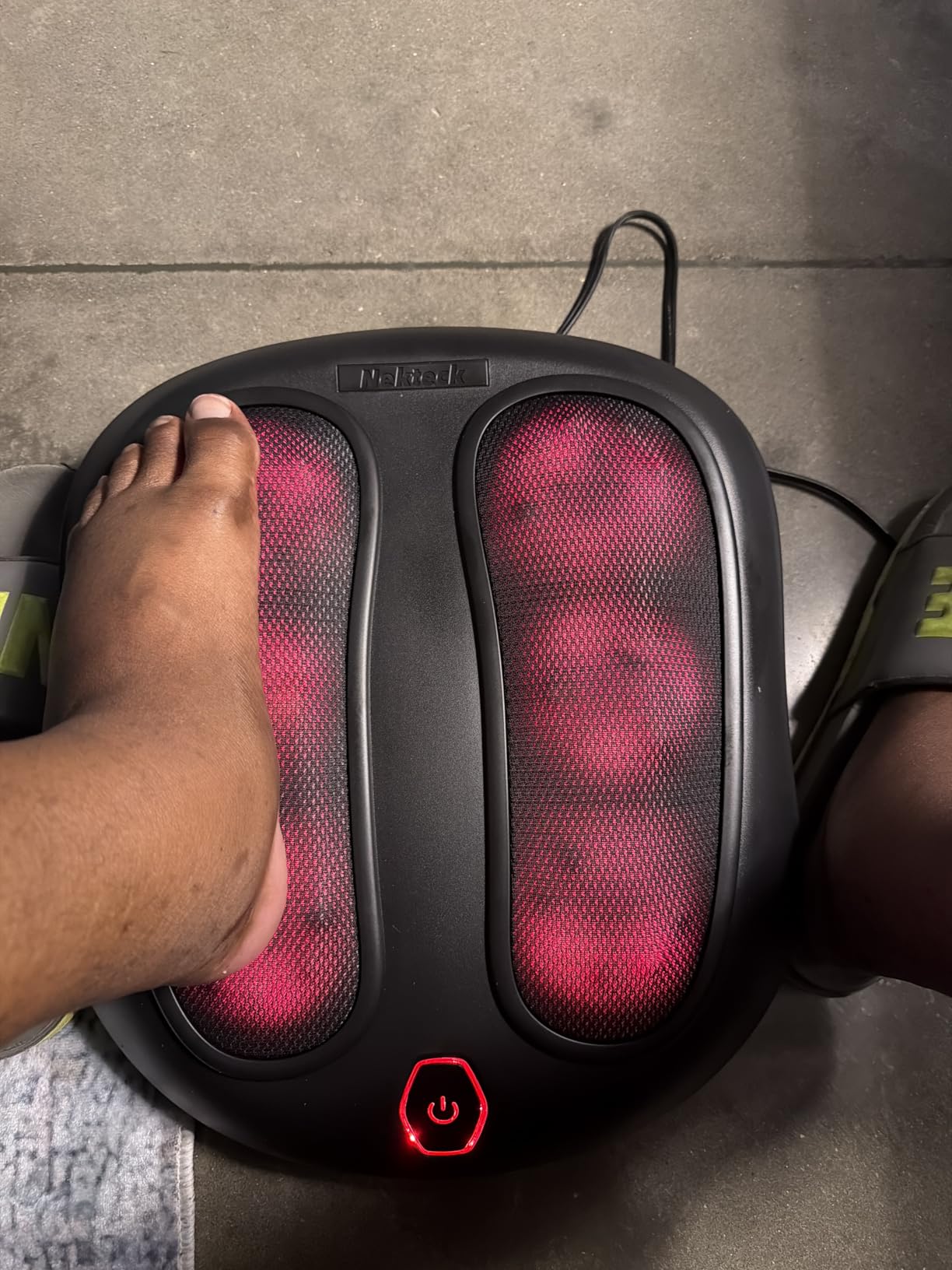 Nekteck Foot Massager with Heat, Shiatsu Heated Electric Kneading Foot Massager Machine for Neuropathy, Plantar Fasciitis, Feet Massage for Pain Relief, Circulation customer photo 1
