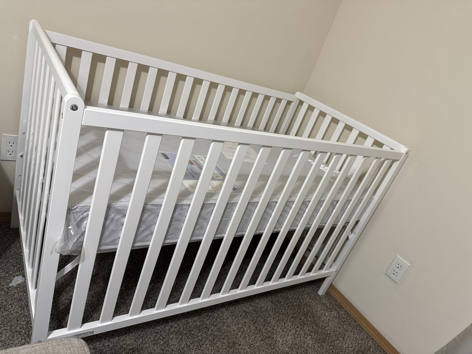 Delta Children Heartland 4-in-1 Convertible Crib - Greenguard Gold Certified, Bianca White customer photo 2