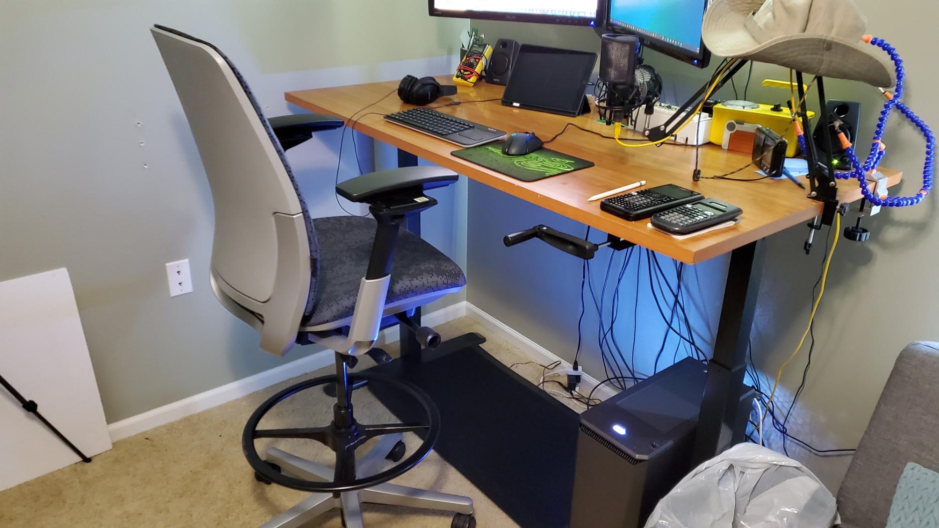 VIVO Black Manual Height Adjustable Stand Up Desk Frame with Hand Crank System, Ergonomic Standing 2 Leg Workstation, DESK-V101M customer photo 2