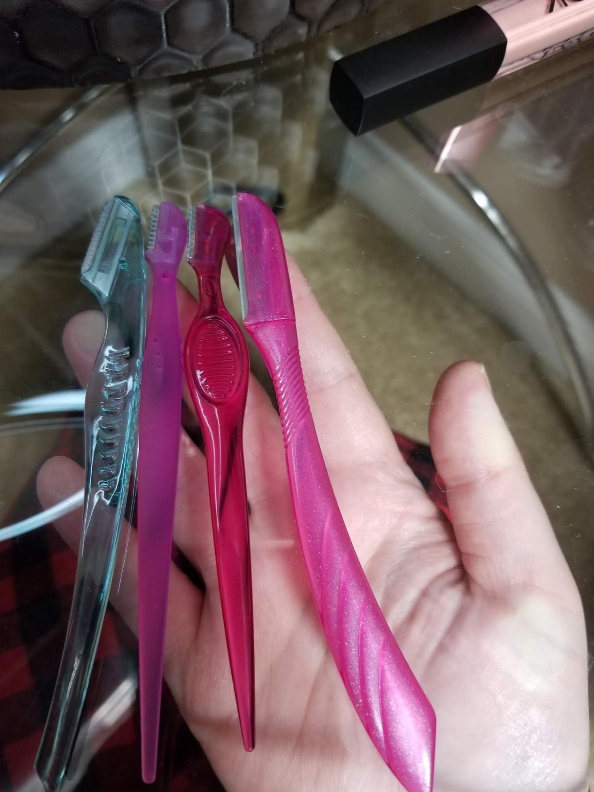 Schick Hydro Silk Touch-Up Dermaplane Razor with Precision Cover, 3ct customer photo 2