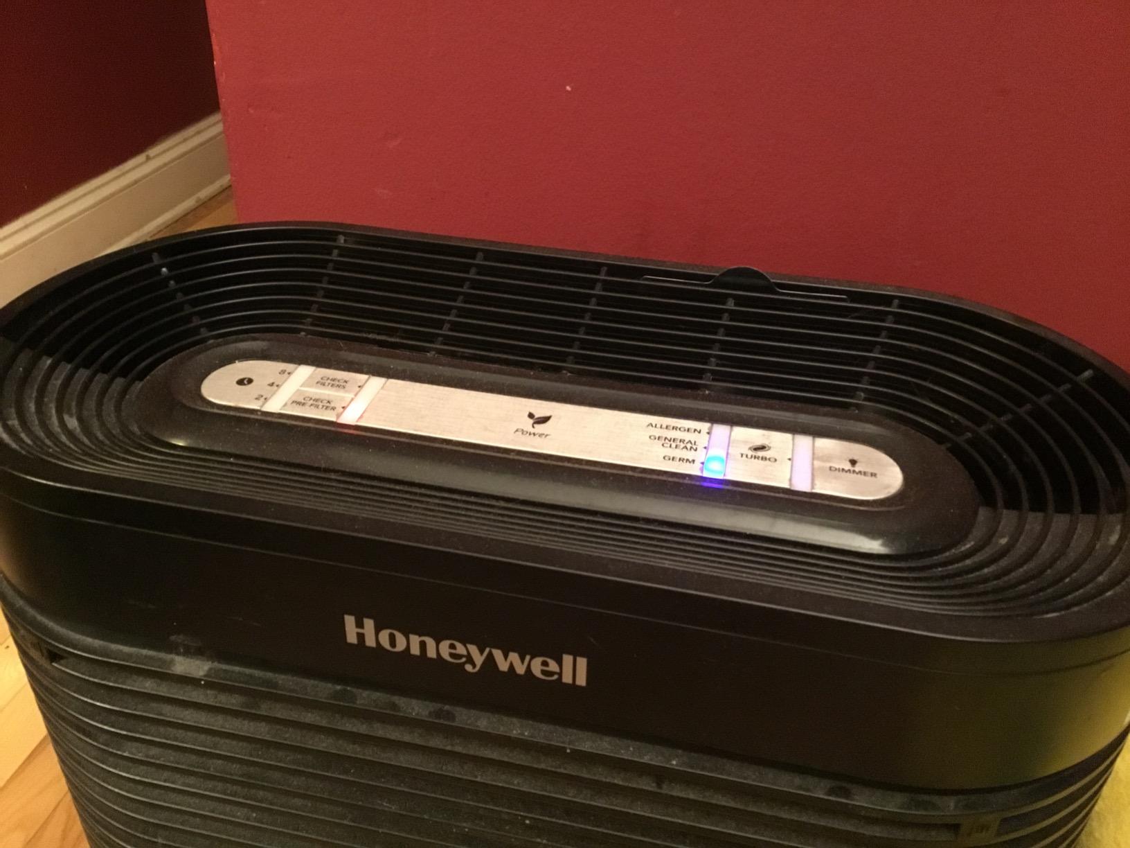 Honeywell AllergenPlus HEPA Air Purifier for Home, 2250 Ft² Rooms, Reduces Allergens, Dust, Pollen, Smoke, Pet Dander, Odors, HPA304, White customer photo 2