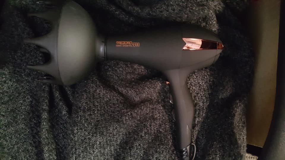 TREZORO Professional Hair Dryer with 2 Concentrator Nozzles, 2000W, Black | Quiet & Fast Drying, 3 Heat & 2 Speed Settings, Cool Shot Button, Salon Style, Ceramic Ionic Blow Dryer for All Hair Types customer photo 1