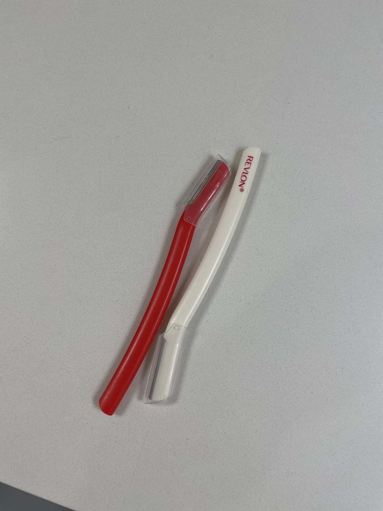 Revlon Face Defuzzers, High Precision Hair Removal and Dermaplaning Blade, Smooth Skin, Made with Stainless Steel, 2 Count customer photo 1