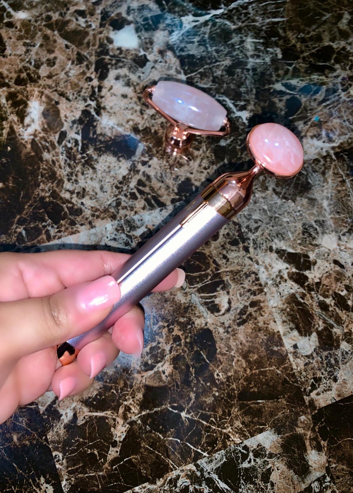 Finishing Touch Flawless Contour Vibrating Facial Roller & Massager, Rose Quartz customer photo 1