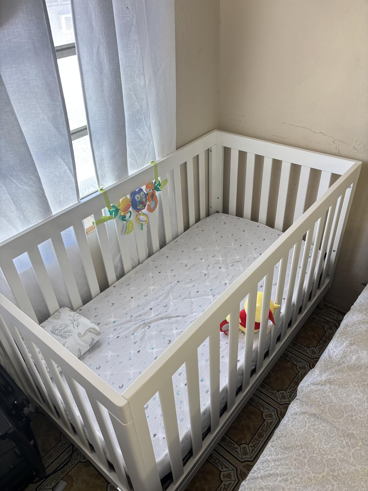 Delta Children Essex 4-in-1 Convertible Baby Crib, Bianca White with Natural Legs customer photo 1