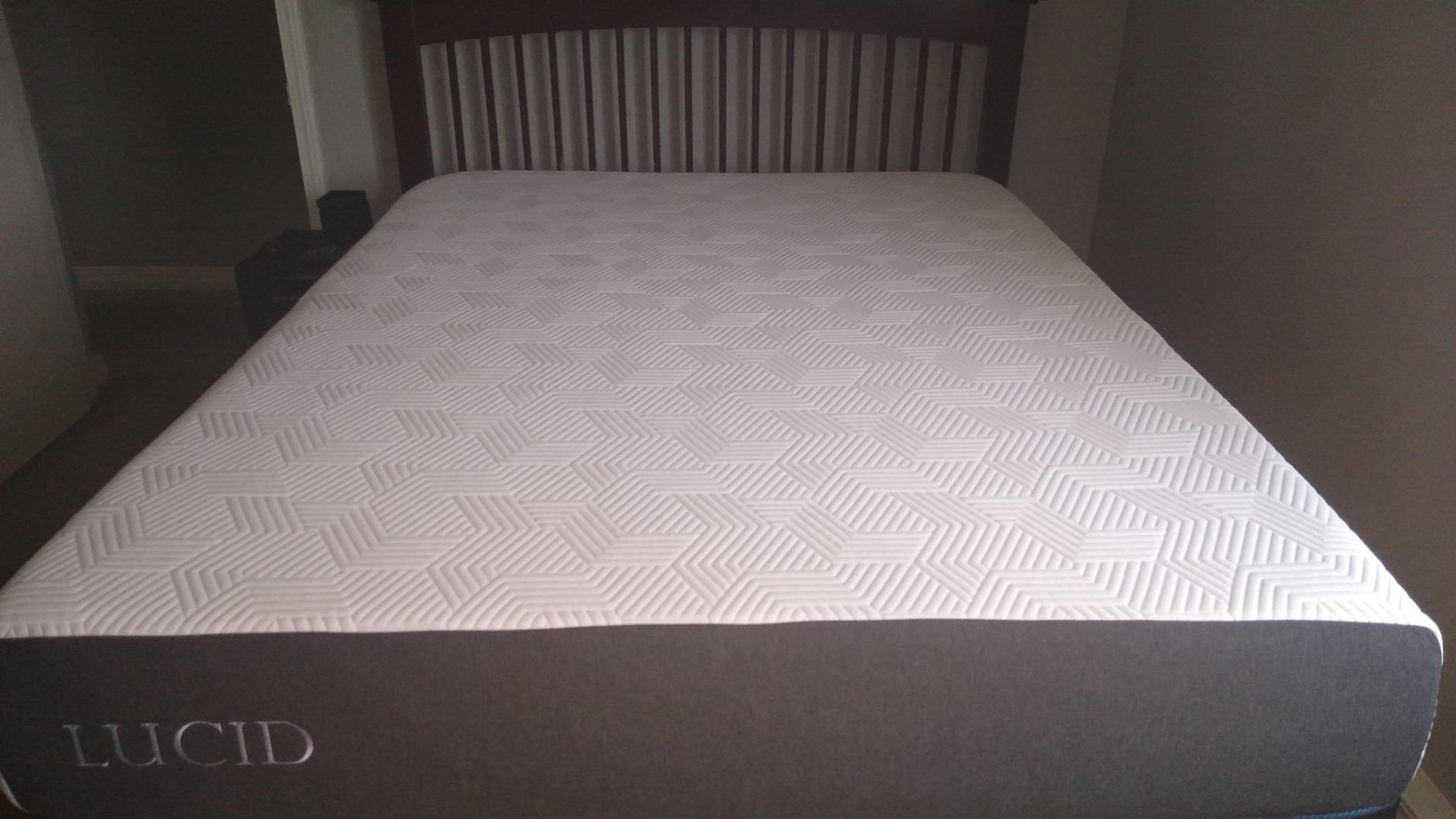 Lucid 10 Inch Memory Foam Mattress - Medium Feel - Infused with Refreshing Bamboo Charcoal and Cooling Gel - Bed in a Box - Temperature Regulating - Pressure Relief - Breathable - Queen Size customer photo 1