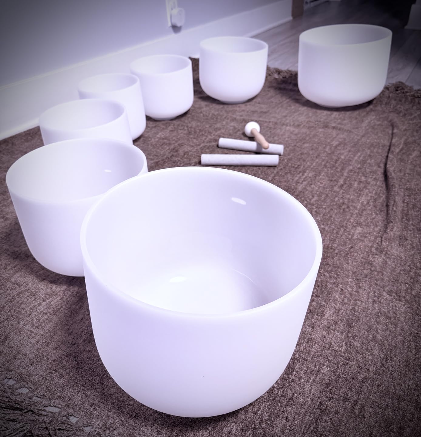 RYAN DVAN 432Hz 7-12 Inch Crystal Singing Bowl Set of 7 with Free Carrying Case, Frosted Quartz Sound Bowls for Chakra Healing, Meditation, Yoga, Sound Therapy, Mindfulness, Relaxation & Stress Relief customer photo 2