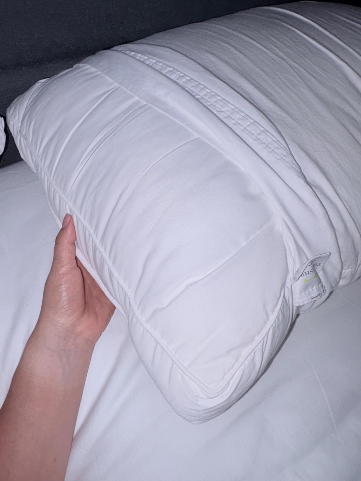 Utopia Bedding Down Alternative Bed Pillows for Sleeping Queen Size (White), Set of 2, Soft & Fluffy Pillow with Cooling, Hotel Quality, Gusseted Pillow for Back, Stomach or Side Sleepers customer photo 1