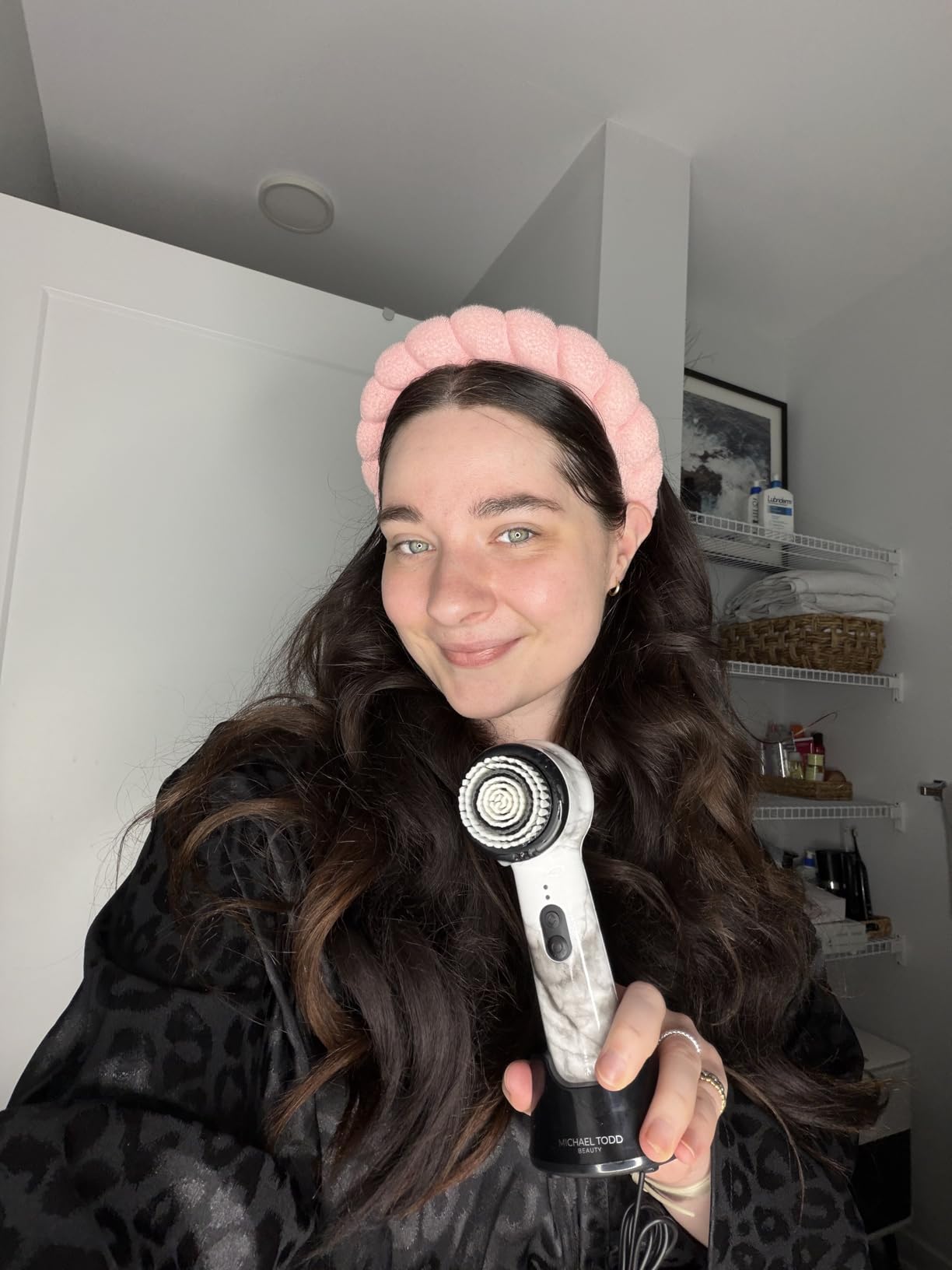 Michael Todd Beauty Soniclear Allure 2026 Reader's Choice Award Winner Facial Cleansing + Exfoliation Brush System with Antimicrobial Protected Bristles, 4 Speeds, Serum Infusion Head + Travel Case customer photo 2