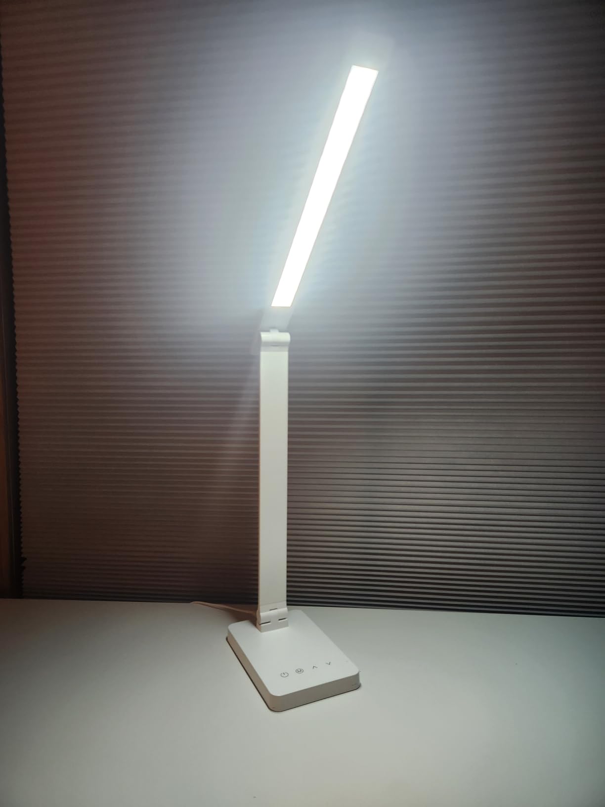 Lepro LED Desk Lamp, Metal Desk Light 9.5W 800lm, Forbes Vetted Best Task Lamp, 5 Color Modes 5 Brightness Level, Dimmable Home Office Desktop Lamp for Reading, Crafting, Sewing, Puzzle, Nail, White customer photo 2