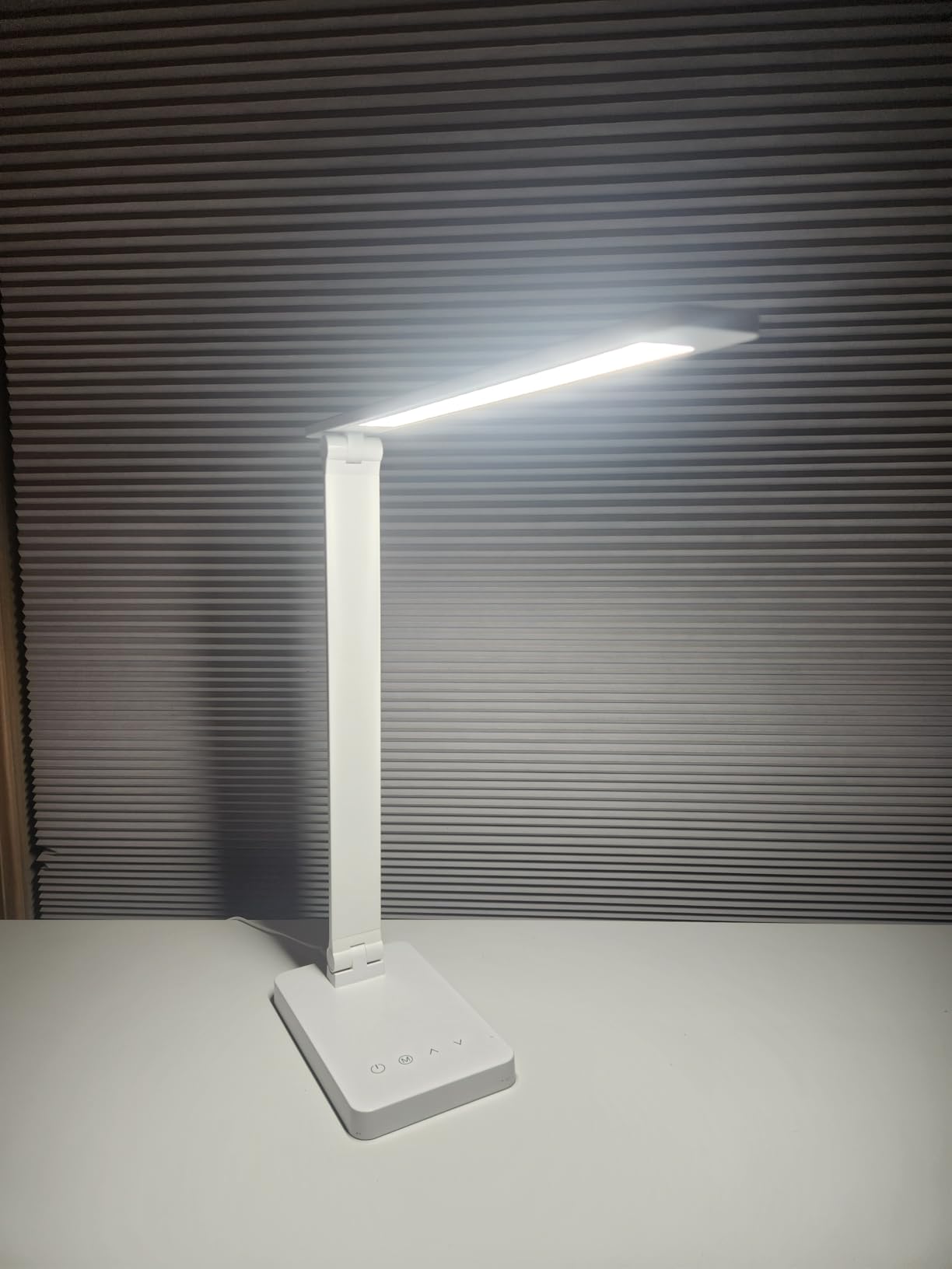 Lepro LED Desk Lamp for Home Office, 9.5W 750LM Metal Touch Control Desk Light, 5 Color Modes 5 Brightness Level, Eye Caring Task Lamp For Reading, Sewing, Crafts, School Supplies, Puzzle Light, Black customer photo 1