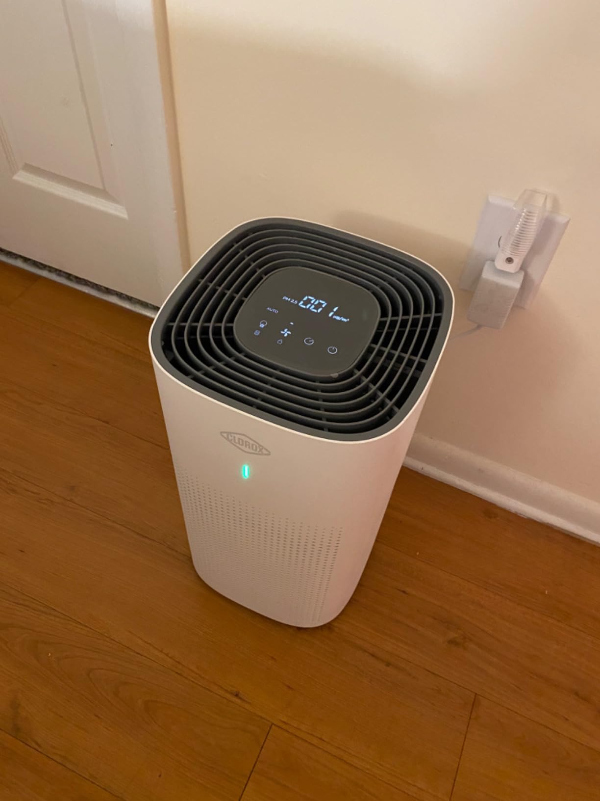 Clorox HEPA Air Purifiers for Home, True HEPA Filter, Large Rooms Up to 1,500 Sq Ft, Removes 99.9% of Mold, Viruses, Wildfire Smoke, Allergens, Pet Allergies, Dust, AUTO Mode, Whisper Quiet customer photo 1