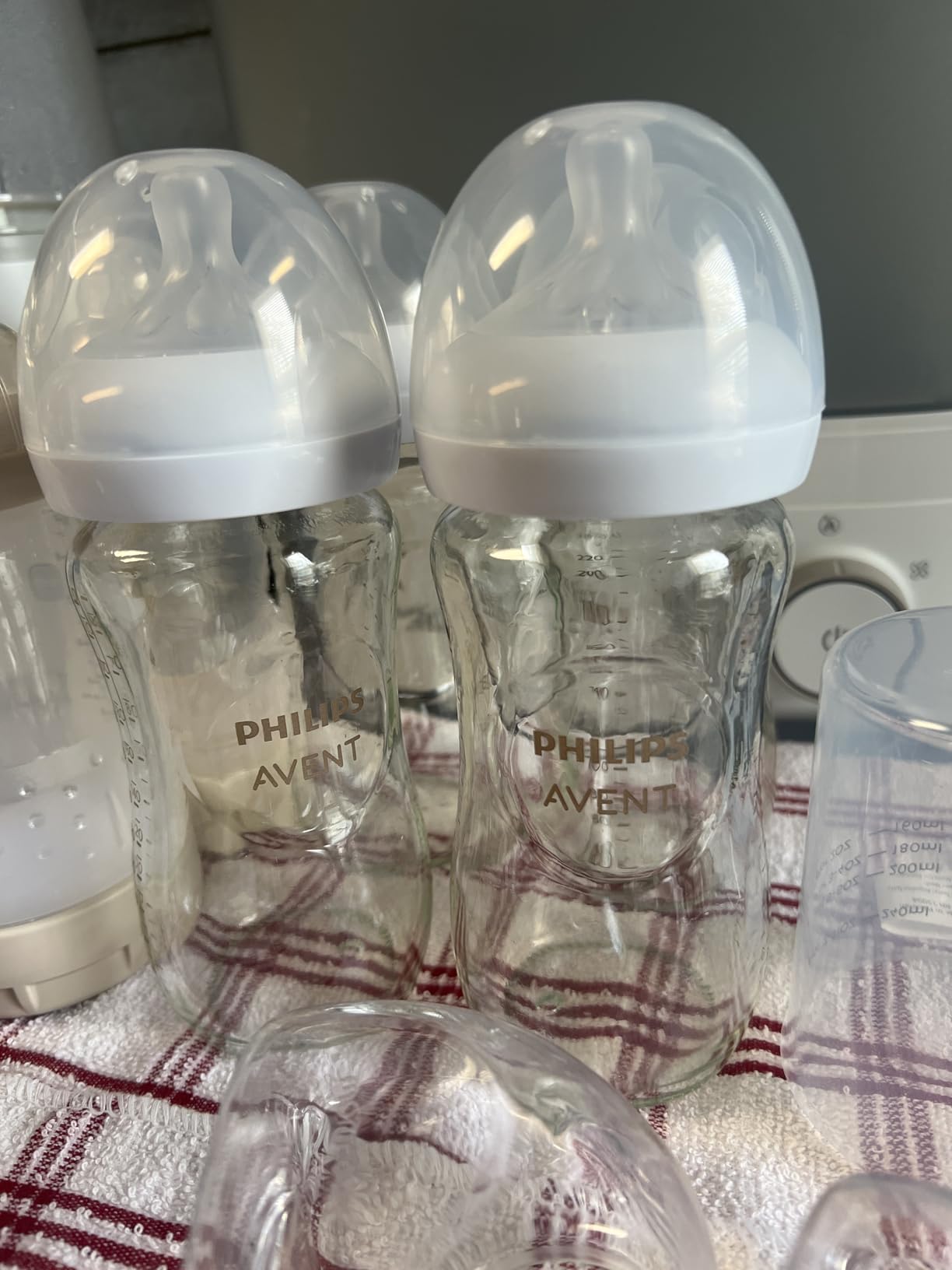 Philips Avent Natural Glass Baby Bottles with Natural Response Nipples (Slow Flow, Flow 2), 4oz, 4-Pack, SCY910/04 customer photo 1