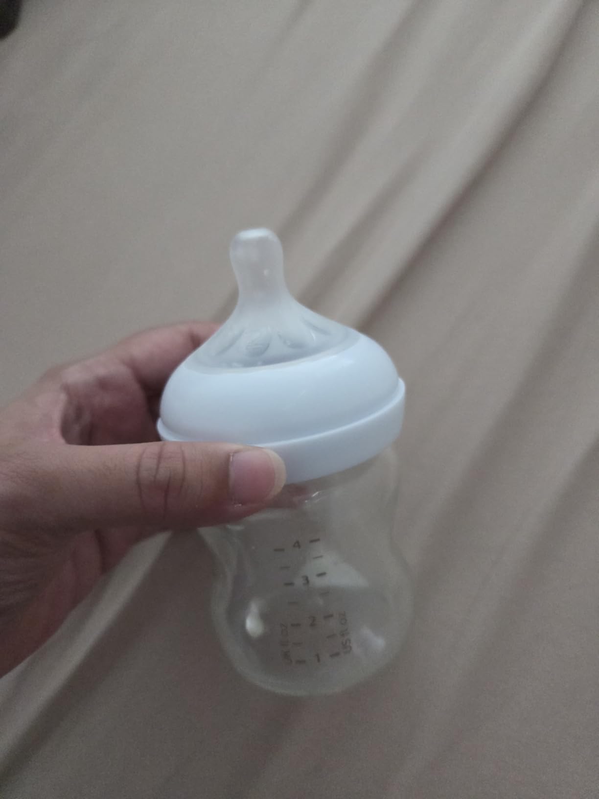Philips Avent Natural Glass Baby Bottles with Natural Response Nipples (Slow Flow, Flow 2), 4oz, 4-Pack, SCY910/04 customer photo 2