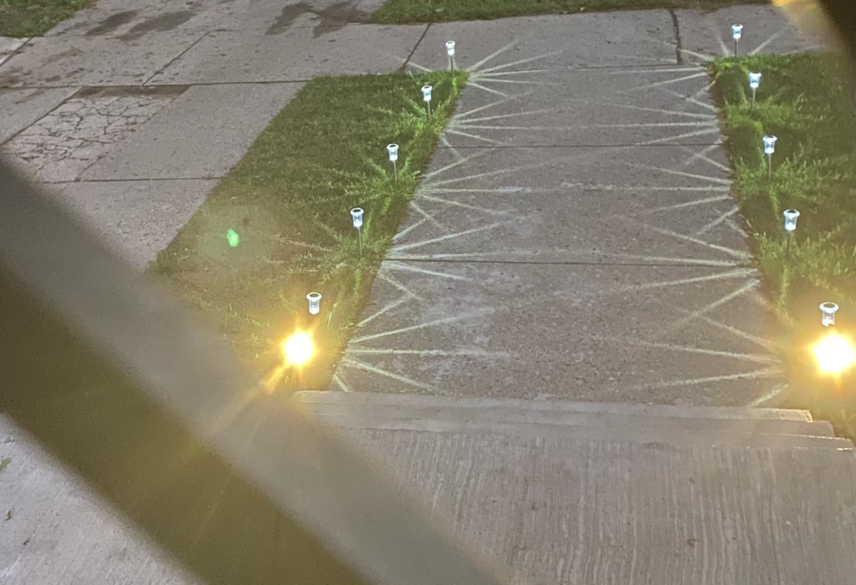 Eyrosa Solar Outdoor Lights, 10 Pack Waterproof Stainless Steel Solar Stake Lights for Pathway Garden Yard Path Walkway Driveway Lawn Patio Outside Decor, Cool White customer photo 1
