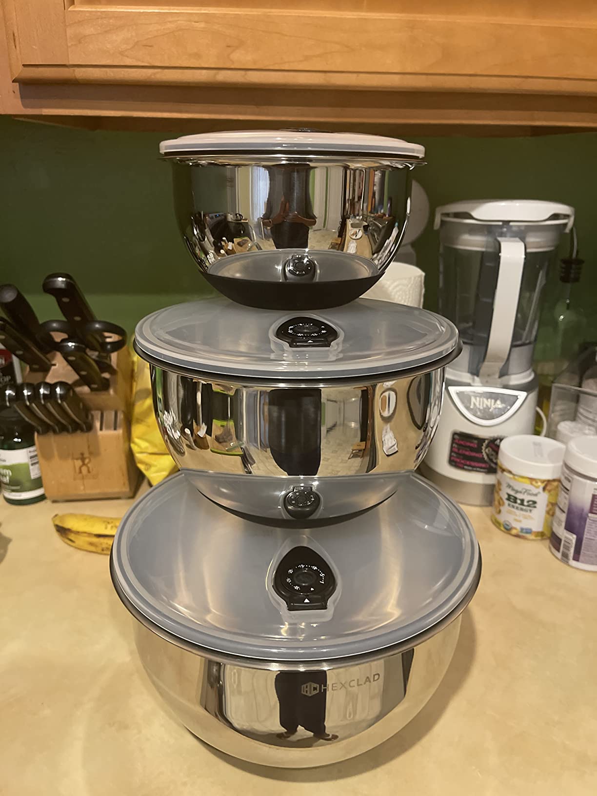 HexClad Stainless Steel Mixing Bowl Set, 3-Piece with Vacuum Seal Lids and Non-Slip Base, 1.3, 3 and 5 Quarts customer photo 2