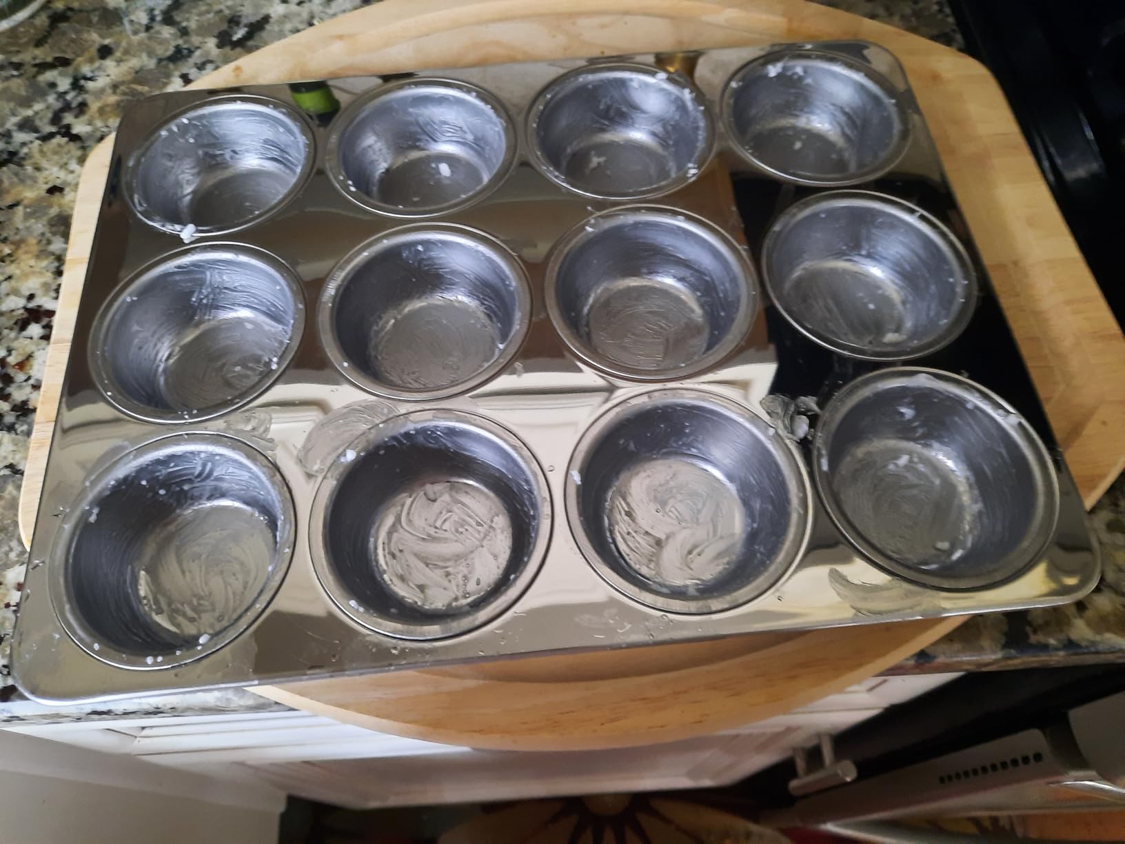 E-far Muffin Pan 12-Cup, Stainless Steel Cupcake Pan Metal Muffin Baking Tins for Oven, Regular Size & Easy Clean, Non-toxic & Dishwasher Safe customer photo 1