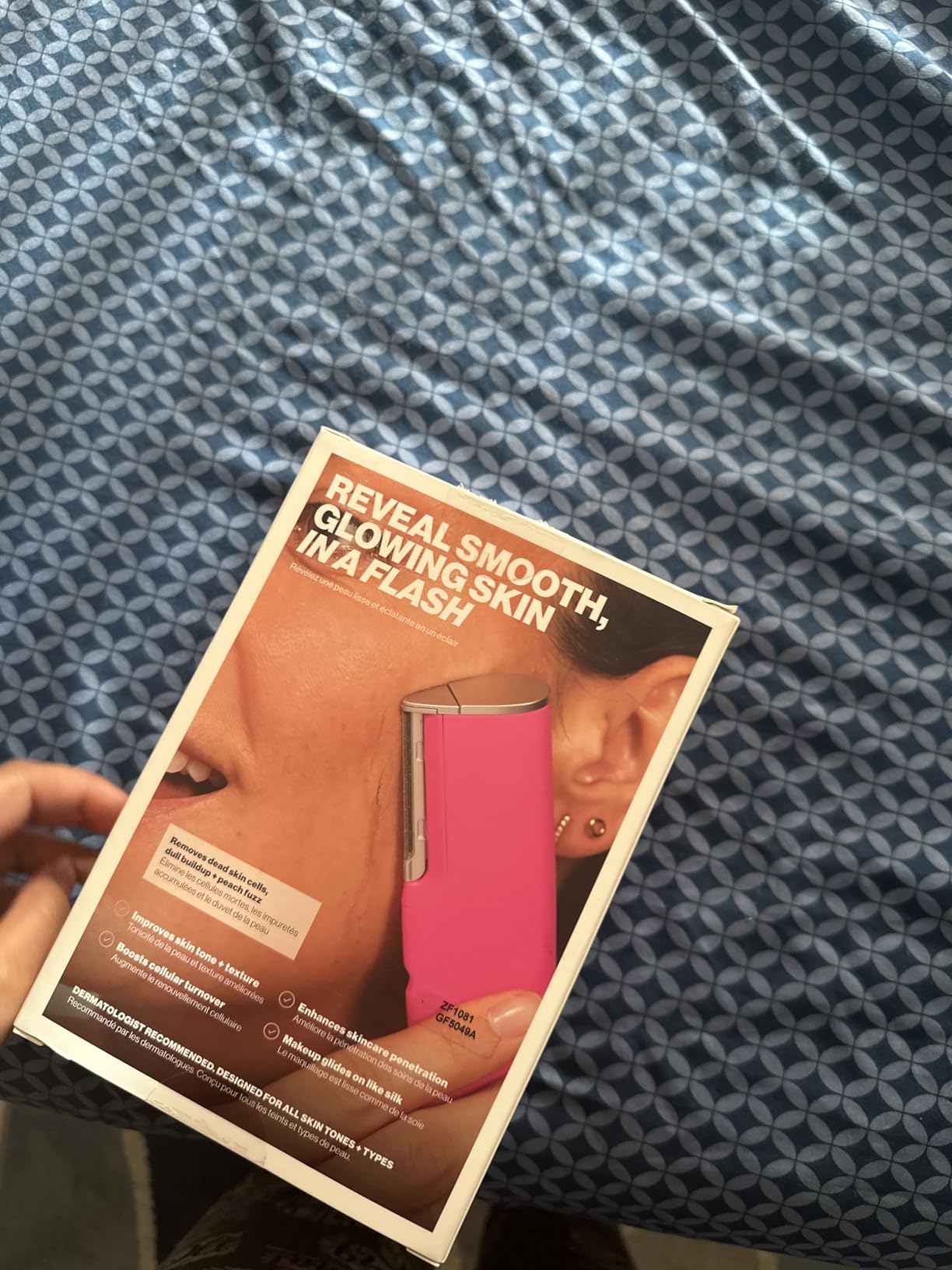 DERMAFLASH LUXE+ Sonic Dermaplaning Tool for Face - Peach Fuzz Removal, Anti-Aging and Exfoliation customer photo 2