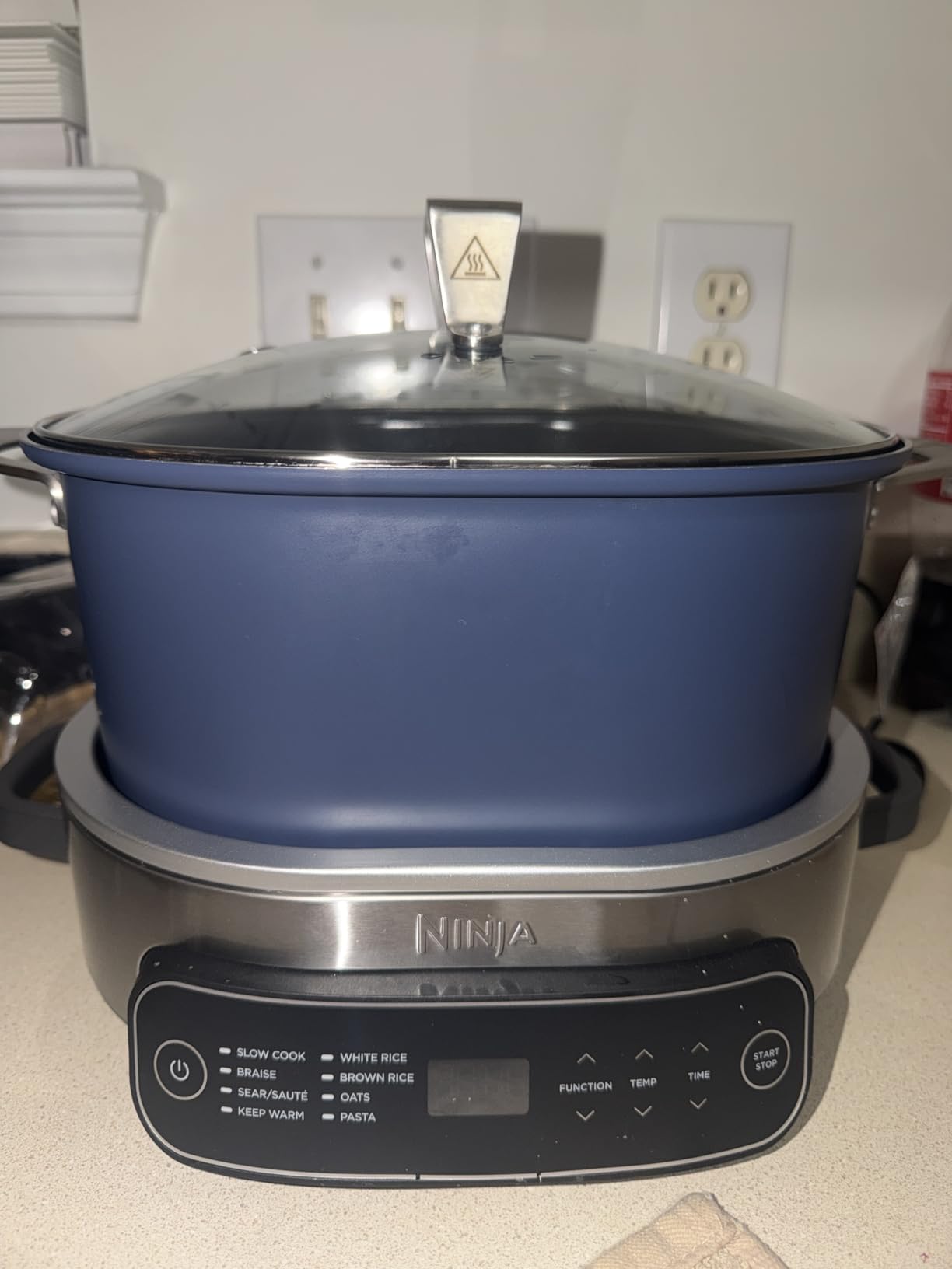 Ninja 14-in-1 PossibleCooker PRO | 8.5qt, Sous Vide, Proof, Bake, & Steam Multicooker | Slow Cooker, Dutch Oven | Glass Lid & Integrated Spoon | Nonstick, Oven Safe Pot 500F | Sea Salt Gray | MC1001 customer photo 2