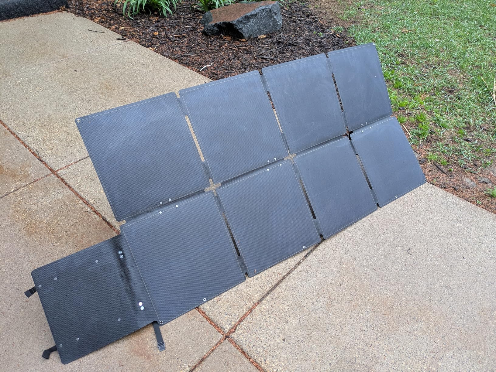 200W Portable Solar Panel for Power Station, Foldable Solar Charger w/ 4 Kickstands, IP65 Waterproof Solar Panel Kit w/DC XT60 Anderson Aviation Output for Outdoor RV Camper Blackout customer photo 2
