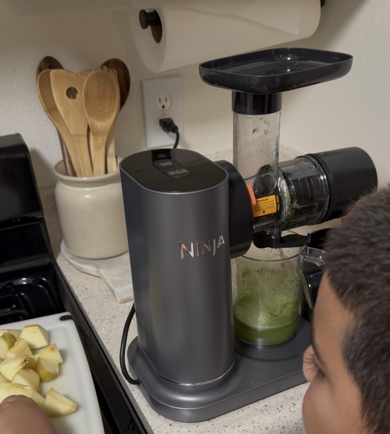 Ninja NeverClog Cold Press Juicer | Powerful Electric Slow Masticating Juicer with Pulp Control | XL Capacity | Dishwasher Safe | Charcoal | 150W | JC151 customer photo 1