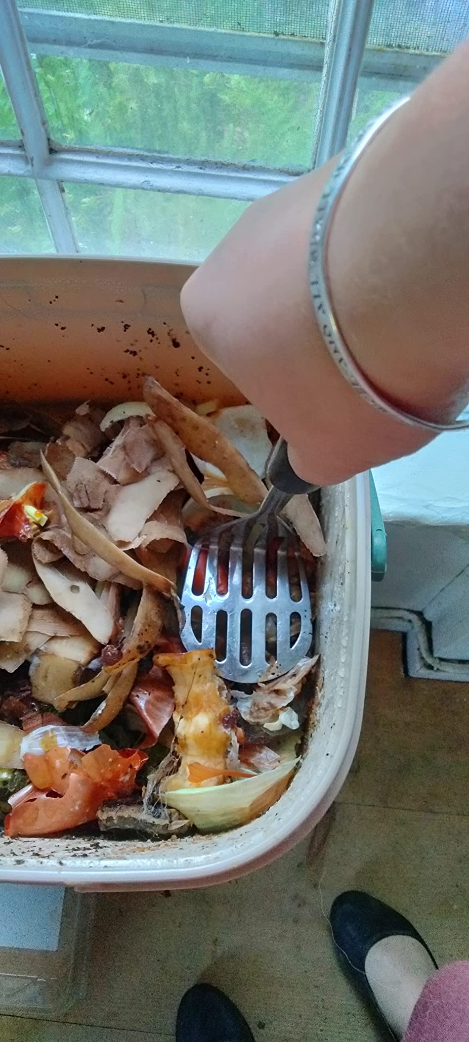 All Seasons Indoor Composter Starter Kit - 4.4 Gallon Black Organko Compost Bin for Kitchen Countertop with Scoop, Cup, Presser & 2 lbs. (1 Gallon) of Bokashi, 77% Recycled Plastic by SCD Probiotics customer photo 2