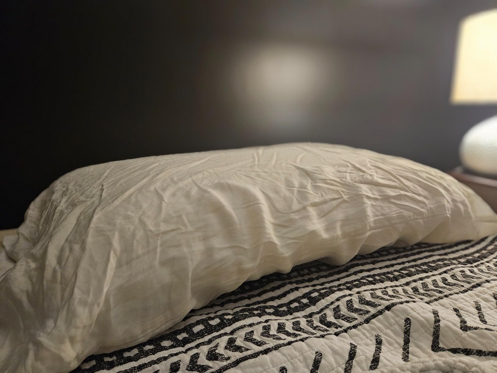 JOTOM 100% Natural Talalay Latex Pillow Sleeping Bed Pillow - Luxury Queen Pillow for Side, Back, and Stomach Sleepers - Removable Breathable Cotton Cover (1, Queen (Mid Loft)) customer photo 2
