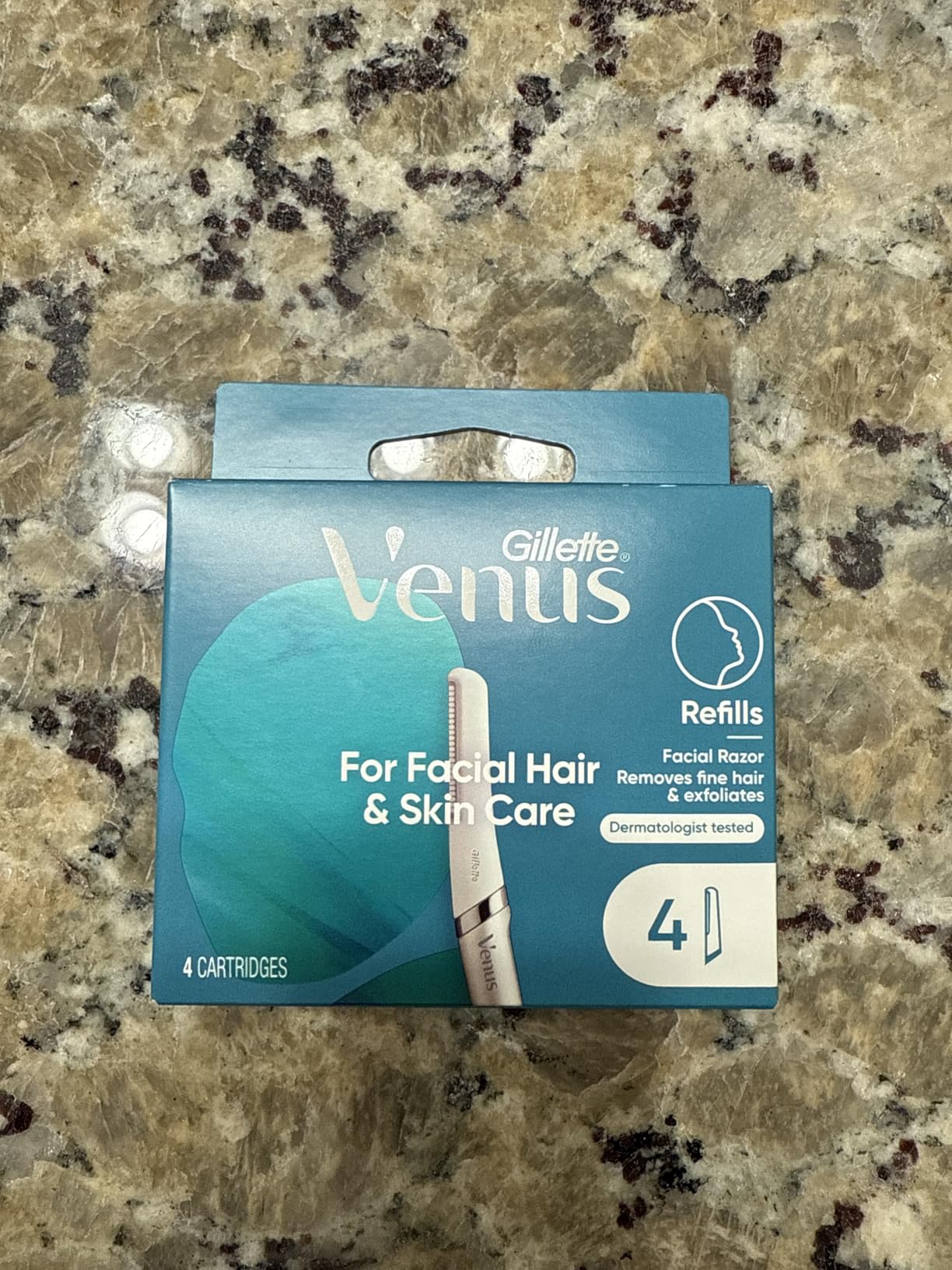 Gillette Venus Facial Razor, Exfoliating Dermaplaning Tool for Face, Replaceable Refills, Removes Fine Facial Hair, Exfoliates Dead Skin, Skin Defense Guard, Handle with 5 Blade Refills customer photo 2