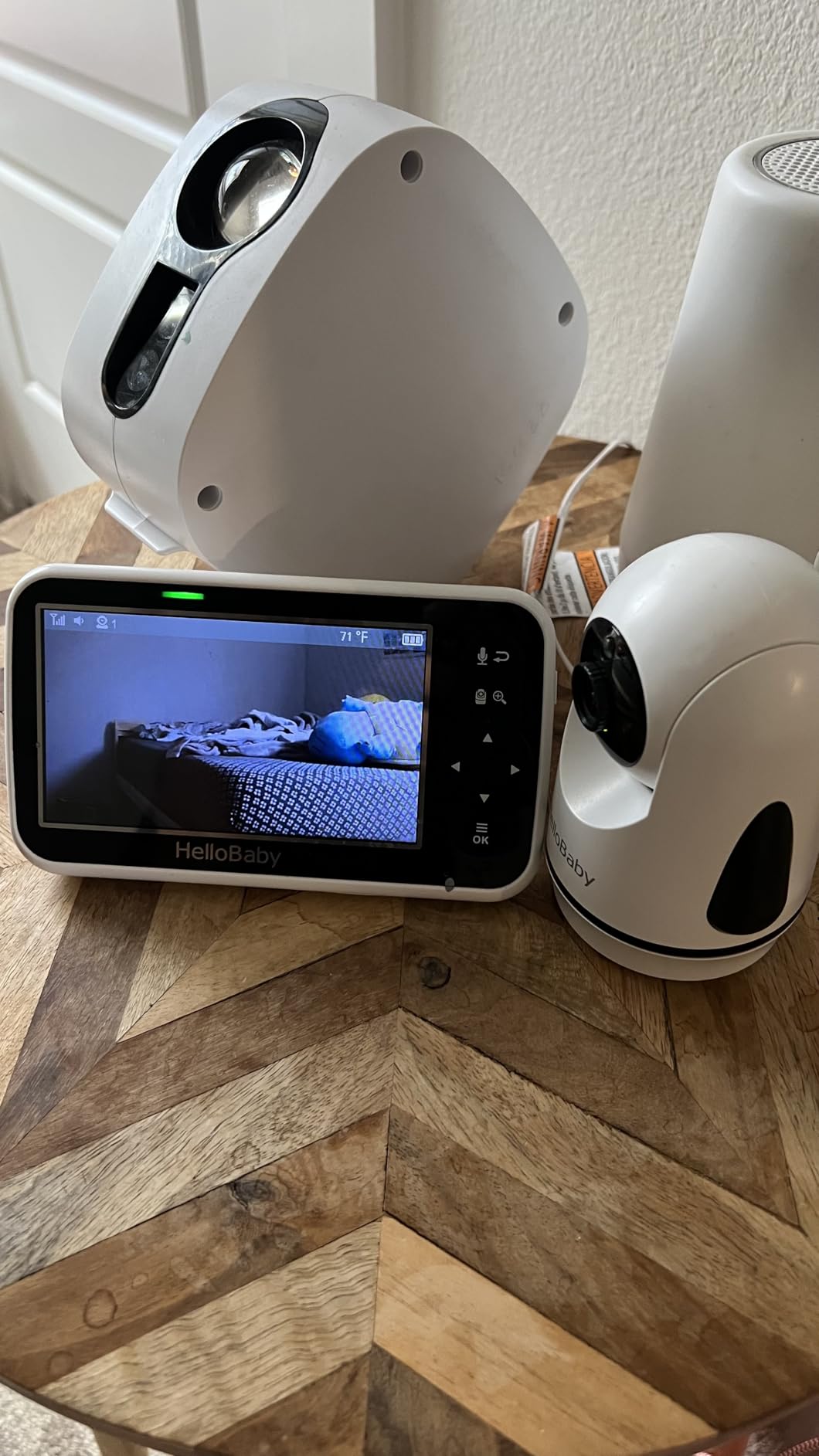HelloBaby Video Baby Monitor with 2 Cameras and 5 Inch Split Screen Display, Remote Control Cameras with Night Vision and Temperature Monitoring customer photo 1