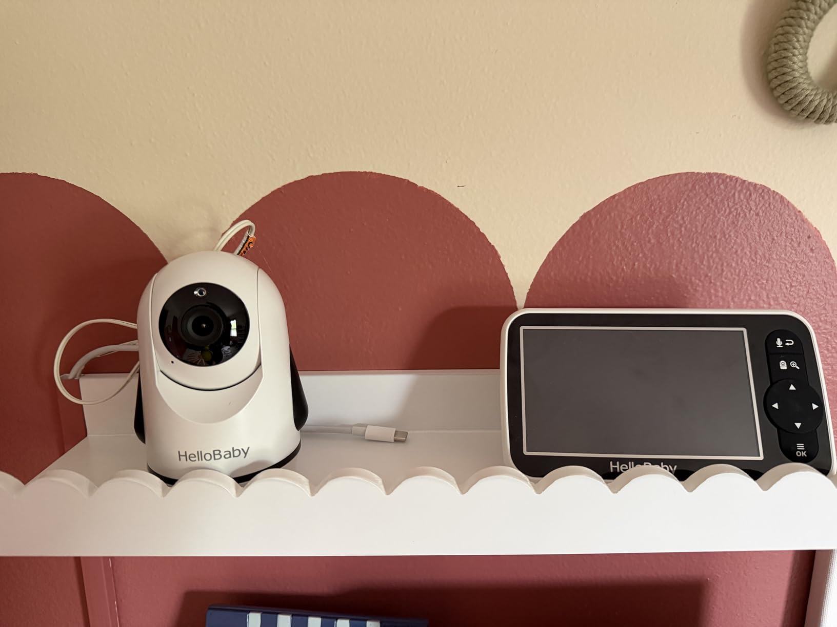 HelloBaby Video Baby Monitor with 2 Cameras and 5 Inch Split Screen Display, Remote Control Cameras with Night Vision and Temperature Monitoring customer photo 2