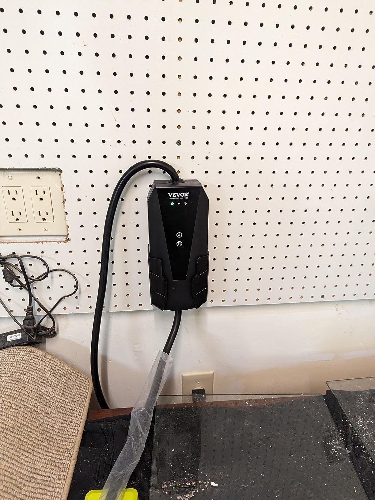 VEVOR Level 1+2 Portable EV Charger, 16 Amp 120V or 240V, Electric Vehicle Charger with 28-Foot Charging Cable NEMA 6-20P Plug NEMA 5-15 Adapter, Plug-in Home EV Charging Station for SAE J1772 EVs customer photo 1