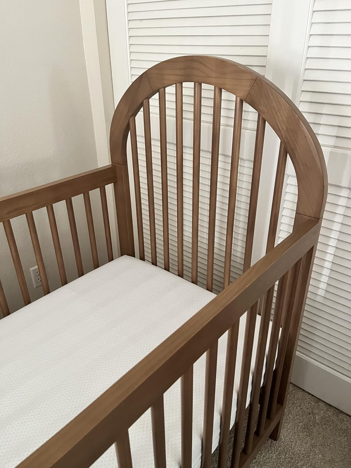 Soho Baby Everlee Convertible Island Crib, Honey Wood customer photo 2