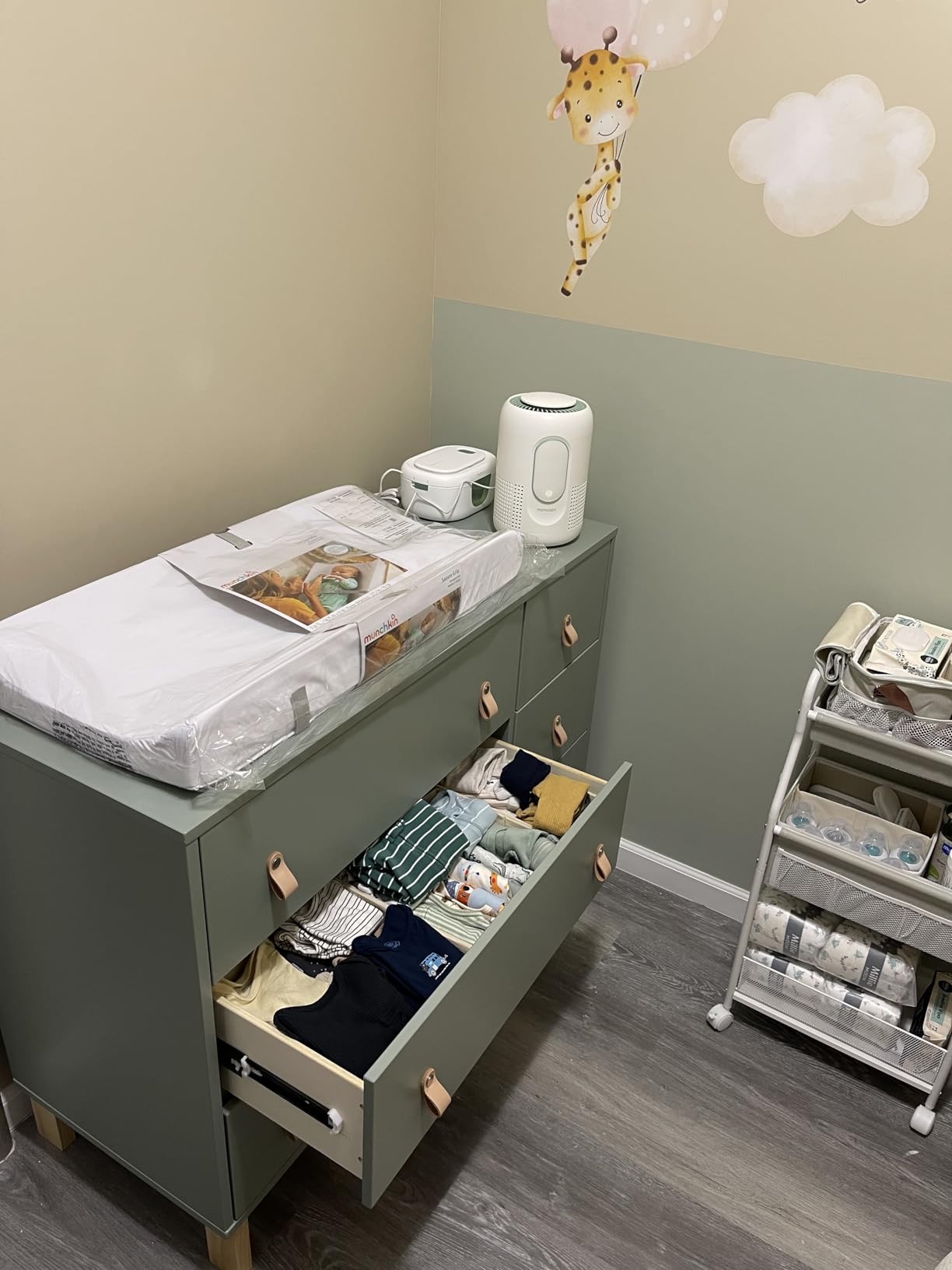 GAP babyGap Legacy 6 Drawer Dresser with Leather Pulls and Interlocking Drawers - Greenguard Gold Certified, Bianca White/Natural customer photo 1