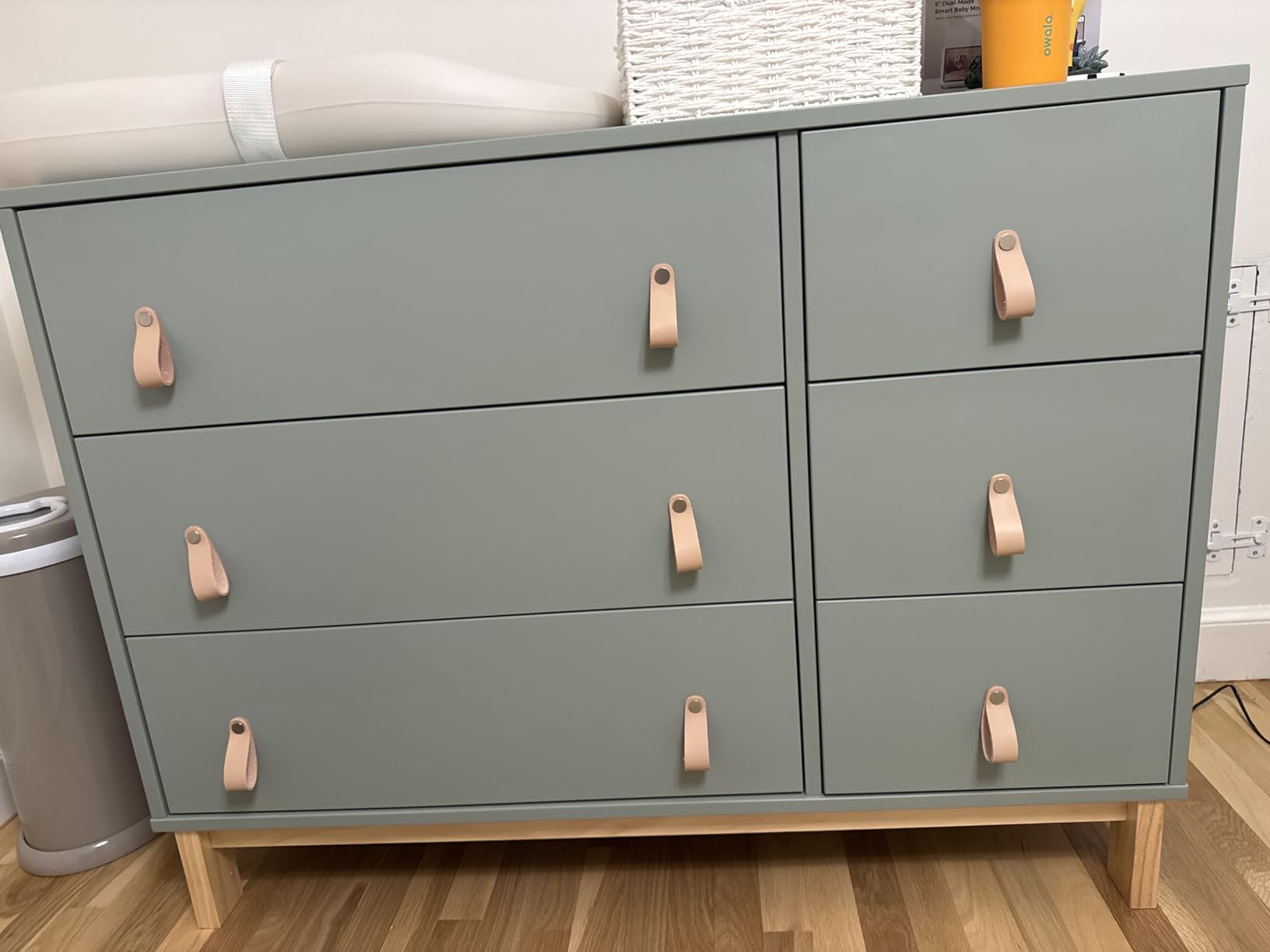 GAP babyGap Legacy 6 Drawer Dresser with Leather Pulls and Interlocking Drawers - Greenguard Gold Certified, Bianca White/Natural customer photo 2