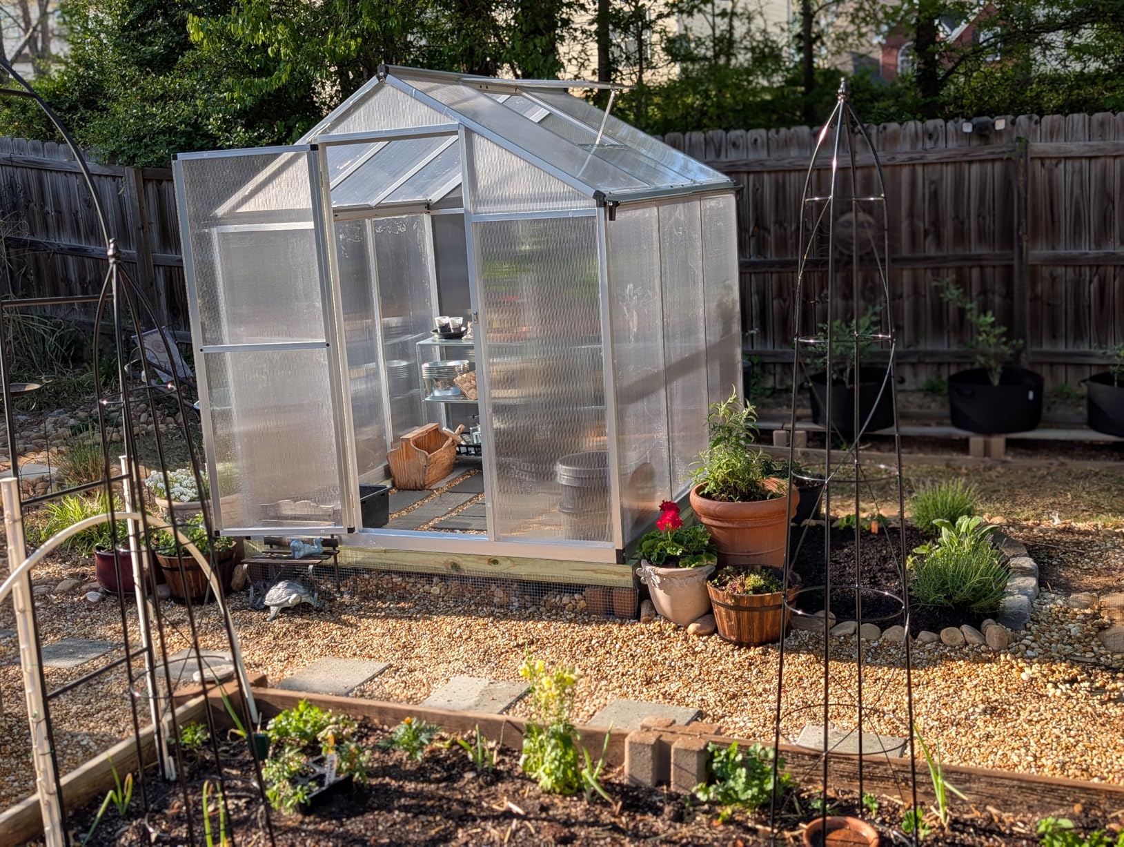 Outsunny 4' x 6' Greenhouse for Outdoors, Polycarbonate Greenhouse with Rain Gutter and Roof Vent, Aluminum Walk-in Green Houses for Outside Patio Backyard Garden customer photo 2
