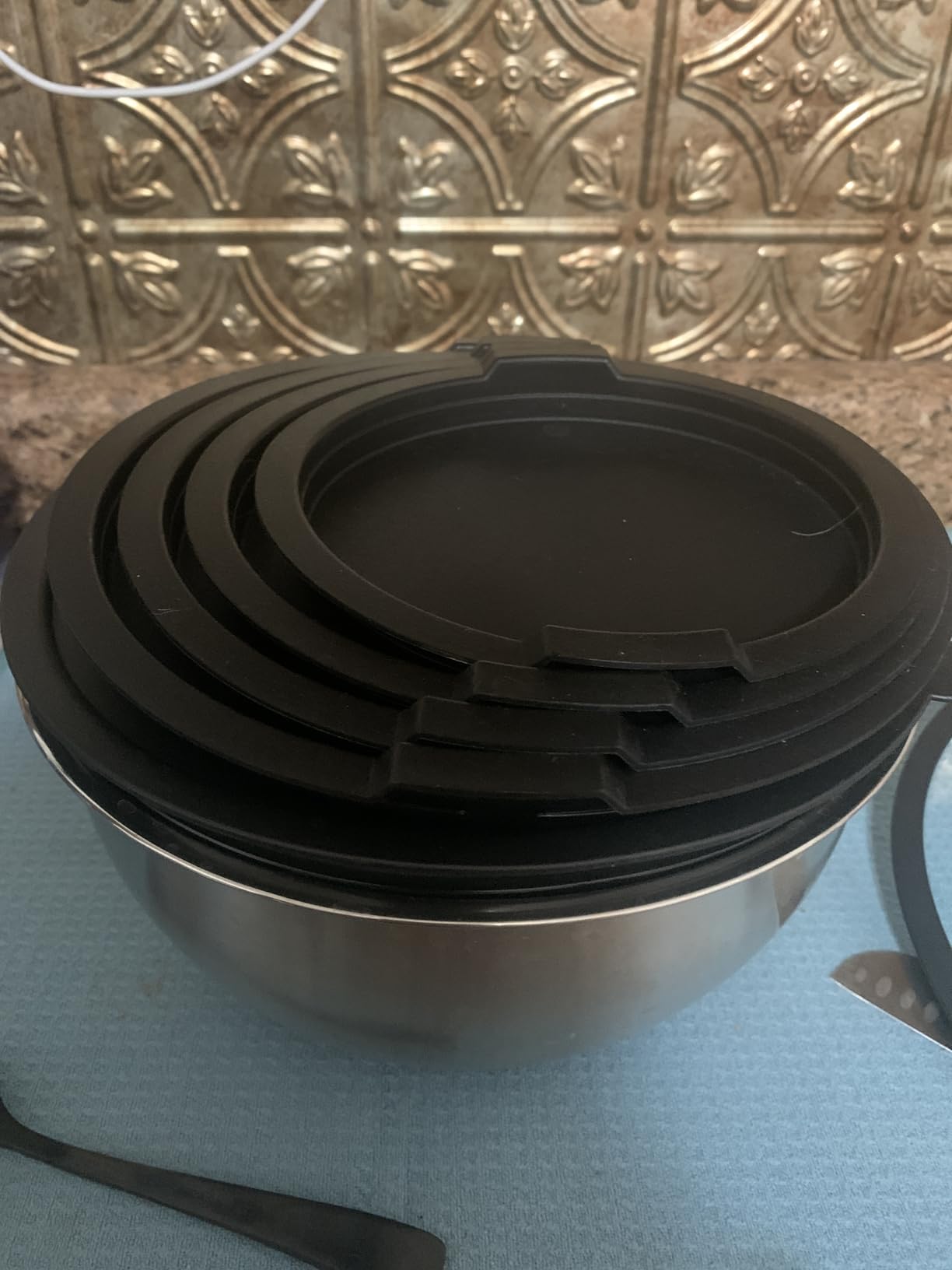 Priority Chef Stainless Steel Mixing Bowls with Lids Set, 3 Grater Attachments, Airtight Lids, Non-Slip Silicone Base Mixing Bowl Set, Large Prep Metal Mixing Bowls for Kitchen, Black customer photo 2