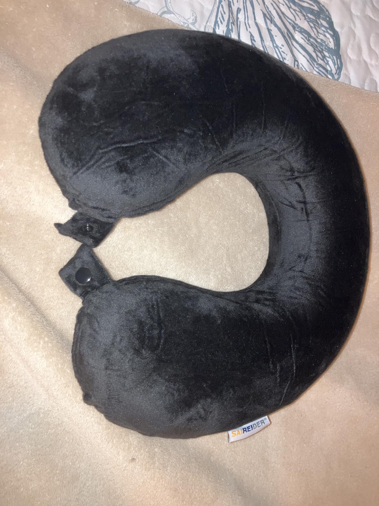 SAIREIDER Travel Pillow 100% Pure Memory Foam Travel Neck Pillow, Airplane Pillow for Traveling、Car、Home、Office,Washable Cover(Black) customer photo 1