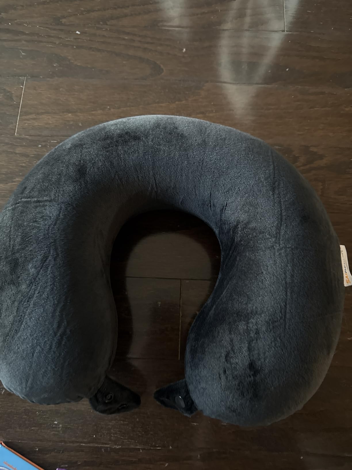 SAIREIDER Travel Pillow 100% Pure Memory Foam Travel Neck Pillow, Airplane Pillow for Traveling、Car、Home、Office,Washable Cover(Black) customer photo 2