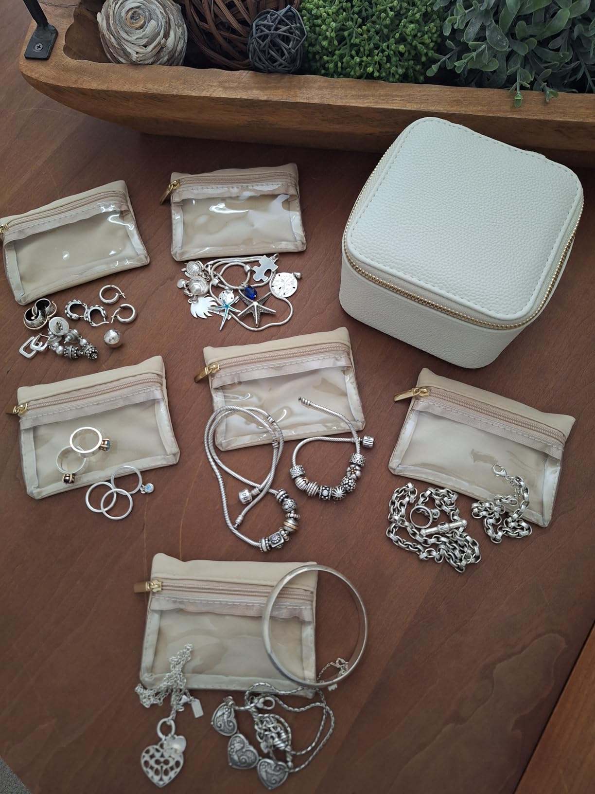 VLANDO Travel Jewelry Case, Jewelry Box with 12 Velvet Jewelry Pouch Jewelry Travel Organizer for Women Girl Jewelry Case Necklace Rings Earrings Bags Wedding Gifts (White) customer photo 2