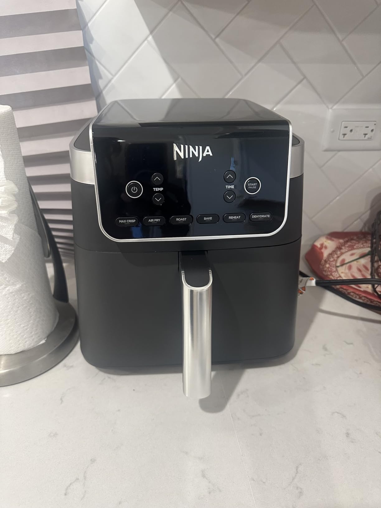 Ninja XL Air Fryer with MaxCrisp | 6.5 QT Capacity | 6-in-1 Max Crisp, Air Fry, Roast, Bake, Reheat & Dehydrate | 450°F Temp | 1750 Watts | Nonstick Basket, Crisper Plate & Recipe Guide | Grey | AF181 customer photo 1