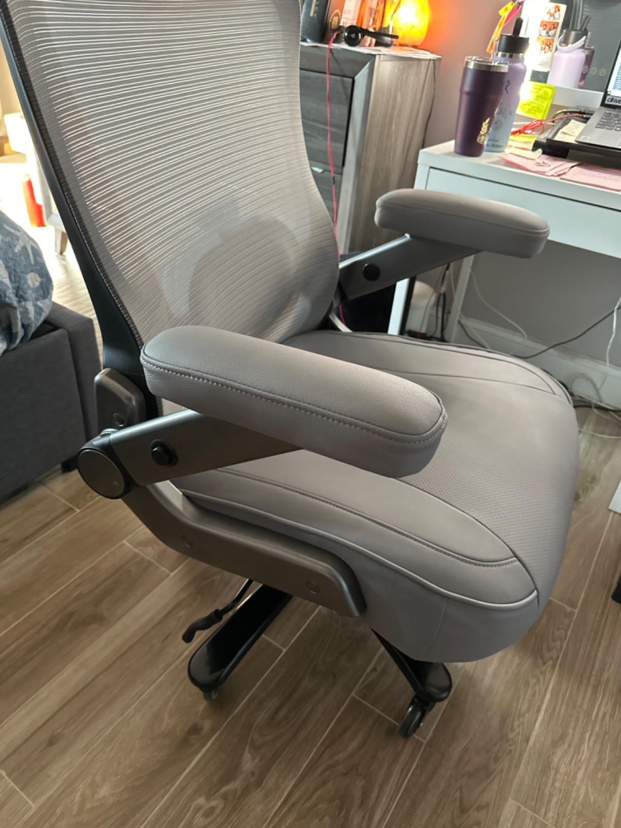 600lbs Big and Tall Office Chair - Heavy Duty Executive Computer Chair with 3D Flip Arms Large Wheels, Ergonomic Mesh High Back Desk Chair, Extra Wide Seat Adjustable Lumbar Support&Headrest customer photo 2
