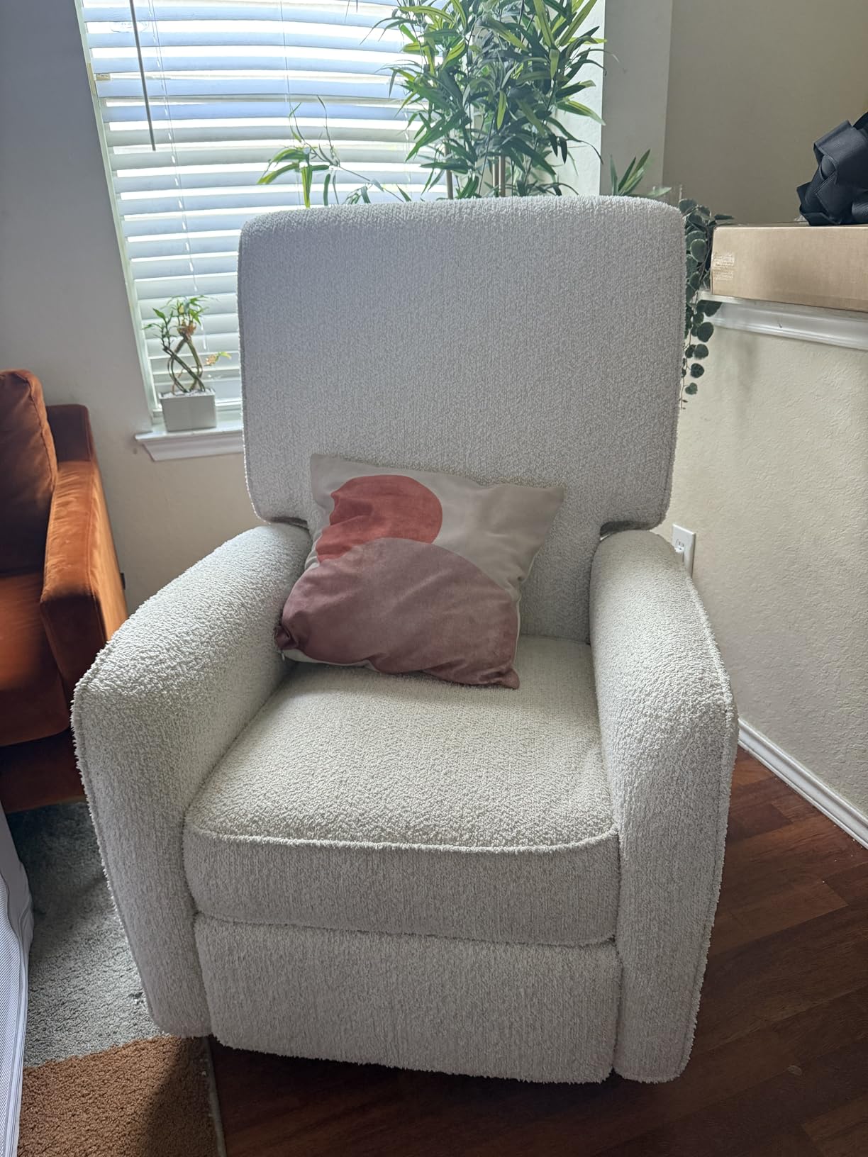 Delta Children Nest Nursery Swivel Recliner - Fabric is GREENGUARD Gold Certified and Oeko-TEX Standard 100 - Upholstered in a Unique Chenille Yarn for Blanket Like Softness, Oyster customer photo 2