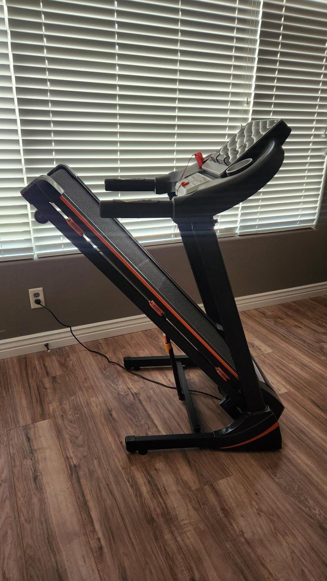 RENESTAR Treadmills for Home, Treadmill with 0-15% Auto Incline, 3HP Folding Treadmills for Running Walking with 300LBS Weight Capacity, Incline Treadmill Equipped with Bluetooth & Pulse Monitor customer photo 1