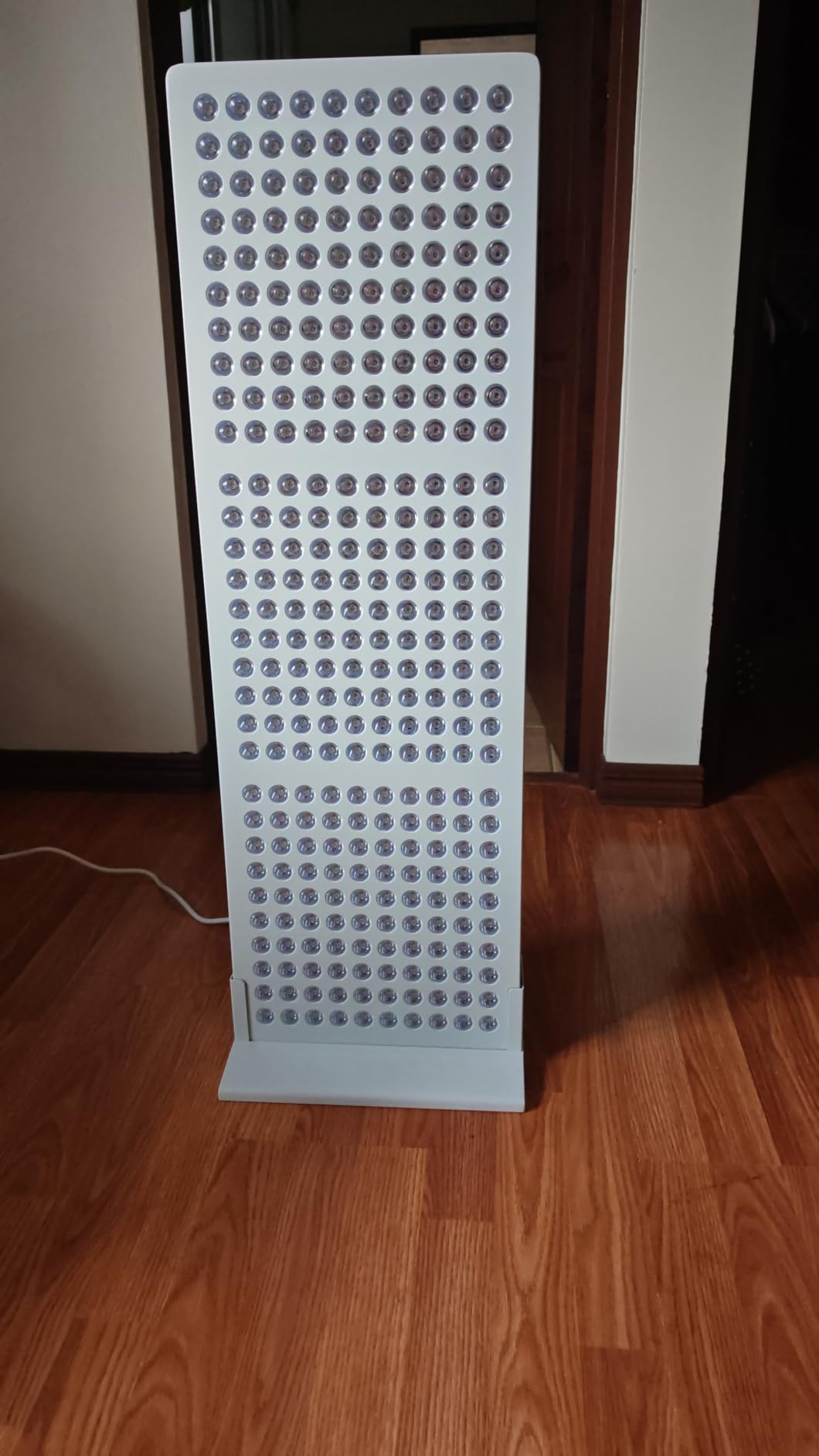 Makiuri Red Light Therapy Panel for Full Body | 630 nm, 660nm, 810nm, 830nm, 850nm | Clinical Grade Red & Near-Infrared LED Light Therapy (5 Wavelengths) | High Irradiance | Neptune (Black 300 LED) customer photo 1