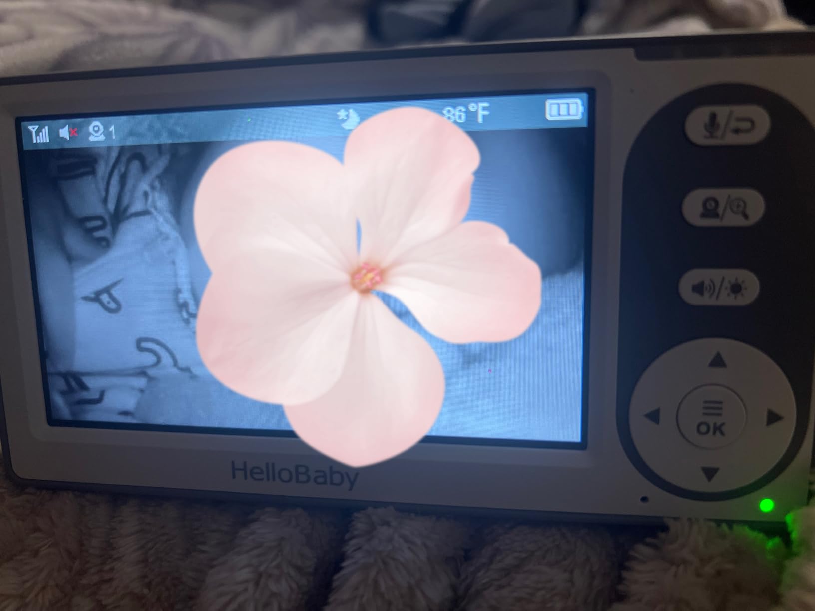 HelloBaby 4.3'' Video Baby Monitor with 30 Hours Battery, Remote Pan-Tilt-Zoom Baby Monitor No WiFi, Baby Monitor with Camera and Audio, Night Vision, ECO Mode, Two-way Talk, 8 Lullabies, 1000ft Range customer photo 1