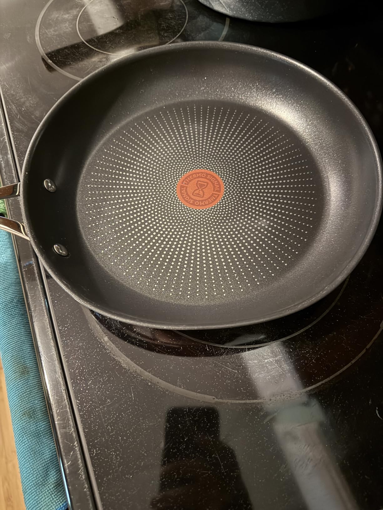 T-Fal x Jamie Oliver Stainless Steel Fry Pan 9.5-Inch, Induction Compatible, Oven Safe up to 500F, Chef's Stainless Steel Skillet, Frying Pan, Silver customer photo 2